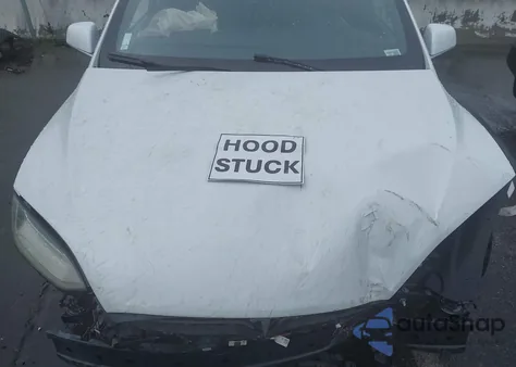 2018 Tesla Model X 100D/75D/P100D z USA, uszkodzony, nr VIN 5YJXCBE22JF140470